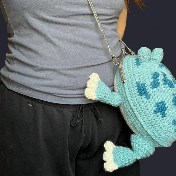 Handmade Crochet Blue Speckled Frog Crossbody Purse - Picture 2 of 6